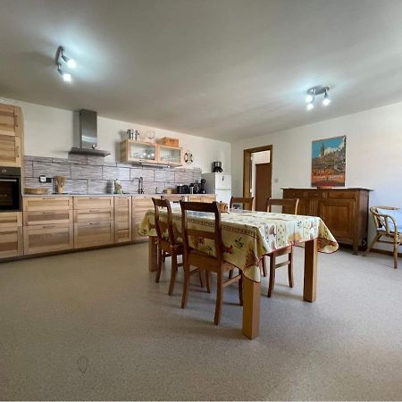 Spacieux Appartement Mons Bagian luar foto