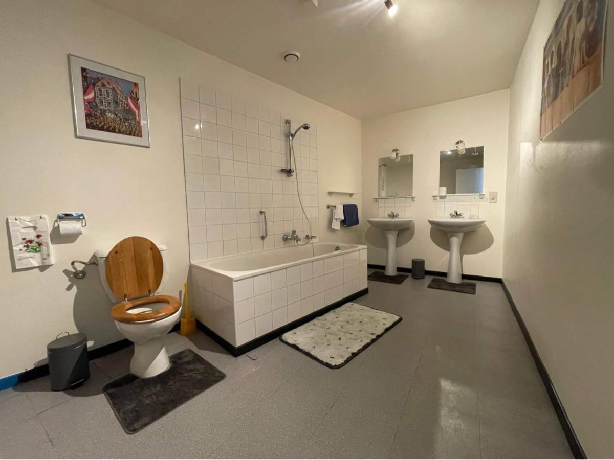 Spacieux Appartement Mons Bagian luar foto