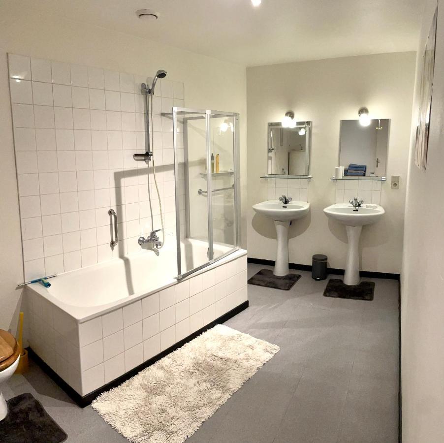 Spacieux Appartement Mons Bagian luar foto